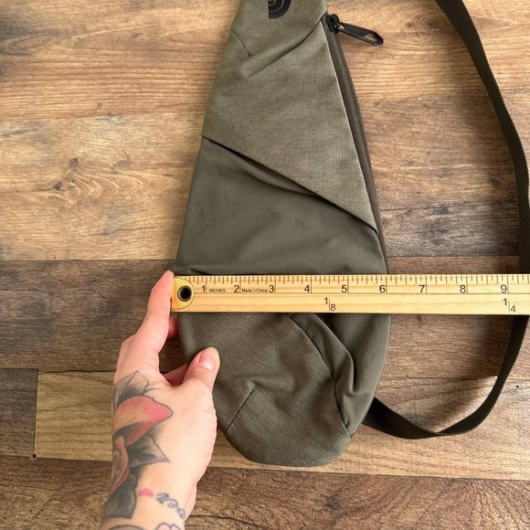 The North Face Electra Sling S Bag Military Green Hiking Fishing - Picture 6 of 9